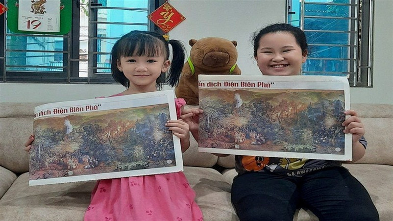 Thiếu nhi Cao Bằng yêu thích bức tranh panorama “Chiến dịch Điện Biên Phủ”.