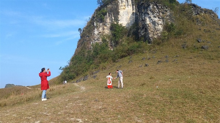 Gia đình lưu lại những bức ảnh đẹp trong ngày đầu xuân.