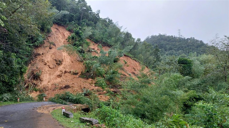 Vị trí sạt lở gần cầu Khuổi Ngọa, xã Ca Thành. (Nguồn: Ủy ban nhân dân huyện Nguyên Bình)