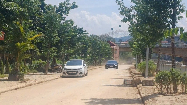 Trên các tuyến đường ven sông ở thành phố Cao Bằng, giao thông trở lại bình thường. Trên các tuyến đường ven sông ở thành phố Cao Bằng, giao thông trở lại bình thường.