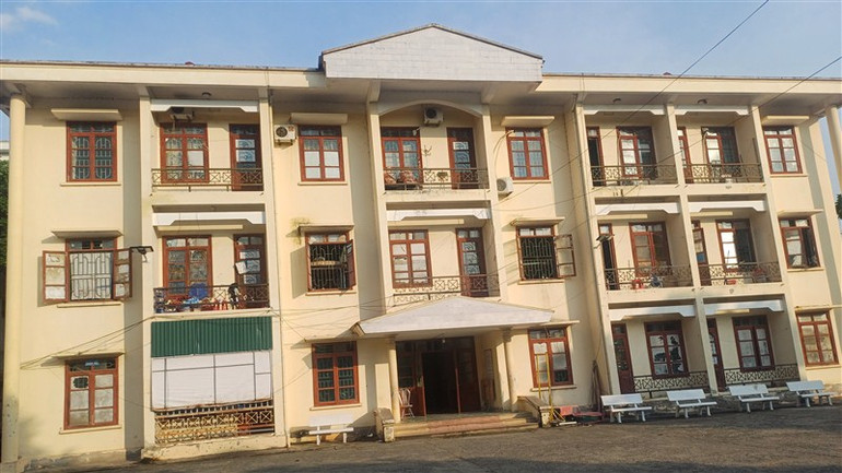 Khu nhà ở vận động viên có 3 tầng, tầng 3 đang được Trung tâm Khuyến công và xúc tiến thương mại tỉnh Cao Bằng sử dụng làm trụ sở.