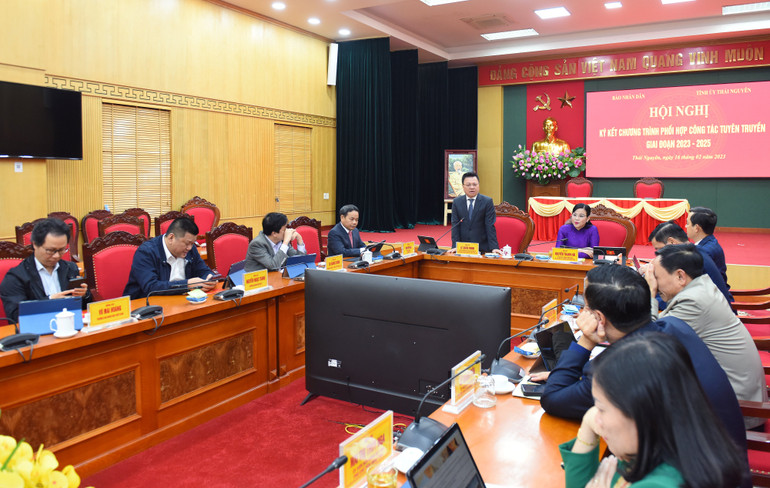 Quang cảnh buổi làm việc. (Ảnh: THÀNH ĐẠT)