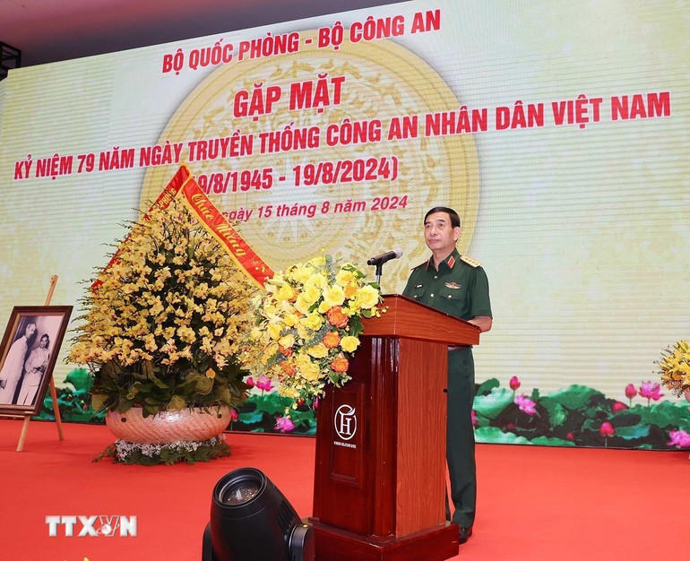 Đại tướng Phan Văn Giang phát biểu tại buổi gặp mặt. Ảnh: TTXVN