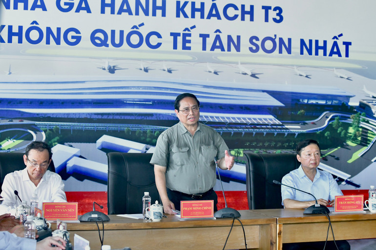 Thủ tướng Phạm Minh Chính phát biểu ý kiến chỉ đạo tại cuộc làm việc với các bộ, ngành, chủ đầu tư, nhà thầu, đơn vị liên quan trên công trường Nhà ga hành khách T3. Thủ tướng Phạm Minh Chính phát biểu ý kiến chỉ đạo tại cuộc làm việc với các bộ, ngành, chủ đầu tư, nhà thầu, đơn vị liên quan trên công trường Nhà ga hành khách T3.