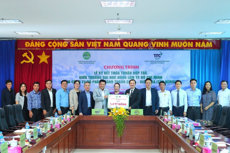 TTC AgriS đồng hành cùng Đại Học Nông Lâm TP Hồ Chí Minh trong các hoạt động vì sự nghiệp giáo dục và nền nông nghiệp Việt Nam bền vững TTC AgriS đồng hành cùng Đại Học Nông Lâm TP Hồ Chí Minh trong các hoạt động vì sự nghiệp giáo dục và nền nông nghiệp Việt Nam bền vững