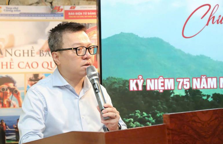 Đồng chí Lê Quốc Minh phát biểu ý kiến tại Di tích quốc gia Trường dạy làm báo Huỳnh Thúc Kháng.