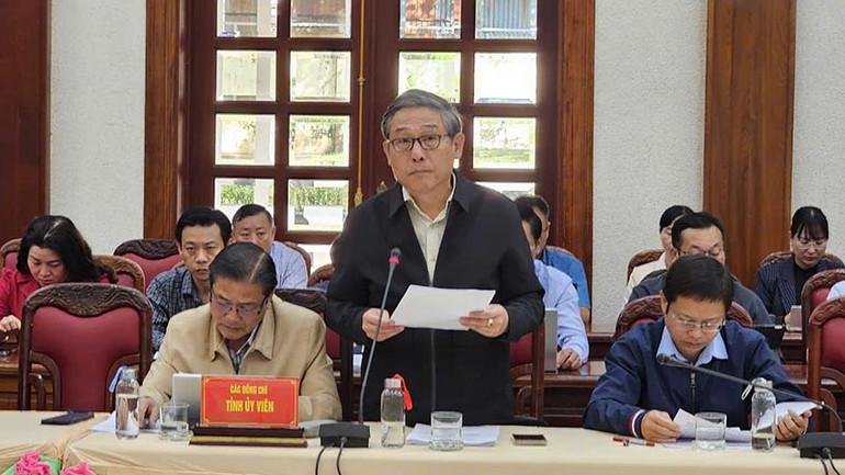 Ông Lê Duy Định, Giám đốc Sở Giáo dục và Đào tạo Gia Lai phát biểu tại hội nghị.