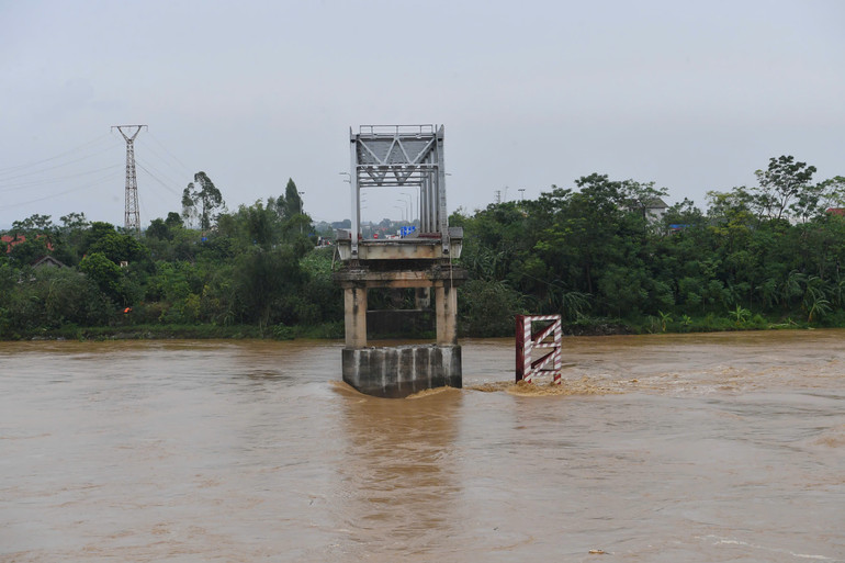 [Live] Hoàn lưu bão số 3 gây lũ lớn, thiệt hại nặng ở Bắc Bộ ảnh 22