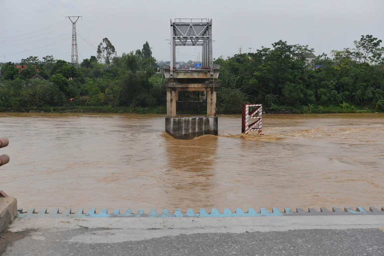 [Live] Hoàn lưu bão số 3 gây lũ lớn, thiệt hại nặng ở Bắc Bộ ảnh 19