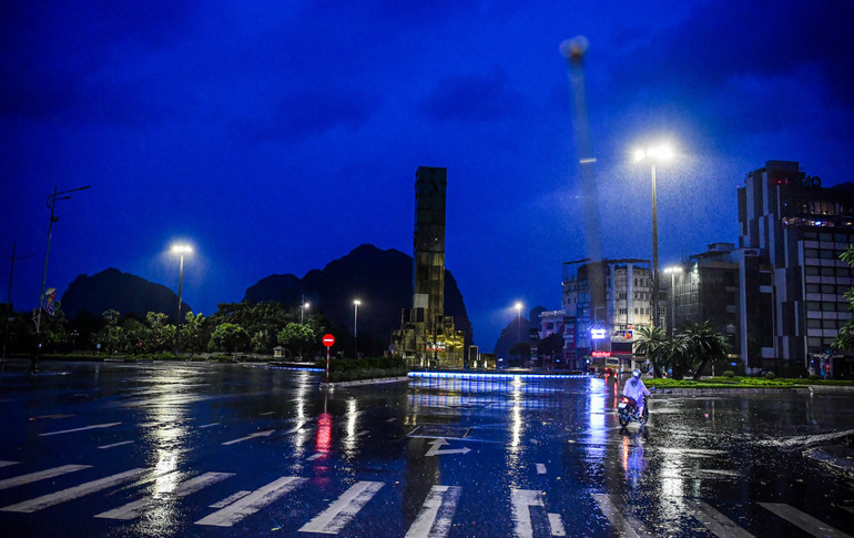 [Live] Bão số 3 di chuyển về phía Tây Bắc Bộ và suy yếu thành áp thấp nhiệt đới ảnh 5