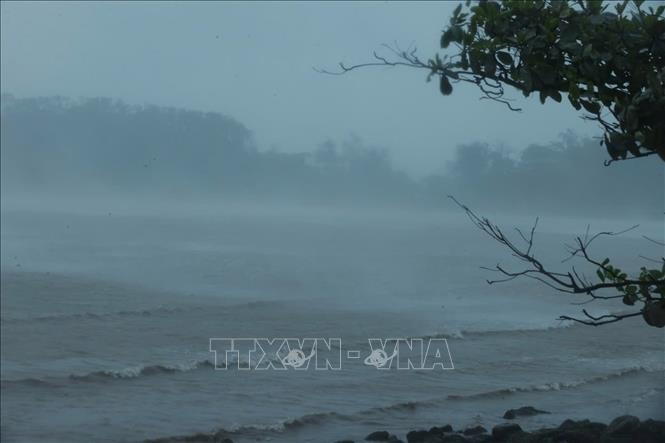 Biển Đồ Sơn thời điểm 12 giờ 30 phút. Ảnh: TTXVN Biển Đồ Sơn thời điểm 12 giờ 30 phút. Ảnh: TTXVN