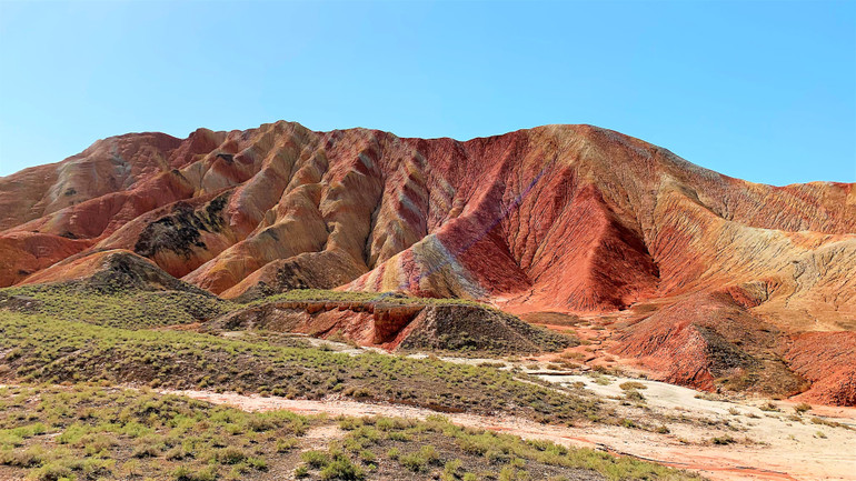 "Ngọa hổ" (con hổ đang nằm) là điểm tham quan được nhiều người yêu thích. (Ảnh: HỮU HƯNG)