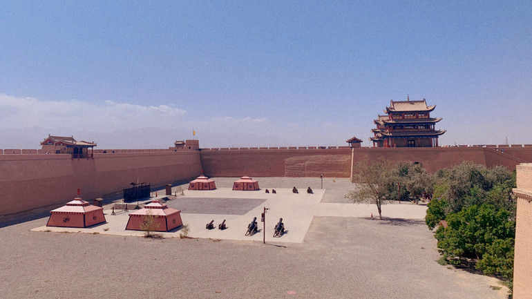 Toàn cảnh Trường Thành Gia Dục Quan. (Ảnh: HỮU HƯNG)