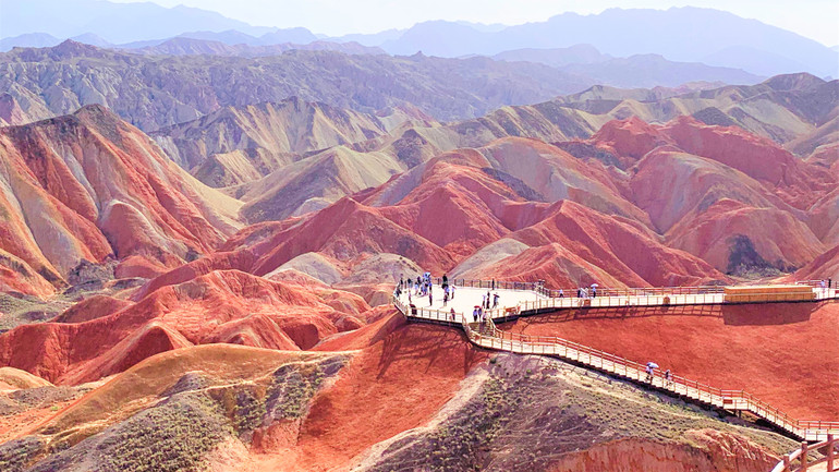 Nhìn từ trên cao, địa mạo Đan Hà giống như một bức tranh tuyệt đẹp. (Ảnh: HỮU HƯNG)