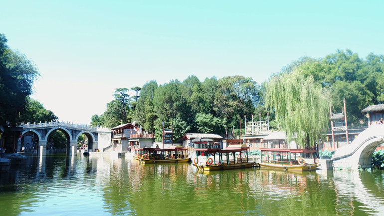 Phố Tô Châu với nhiều tàu thuyền neo đậu. (Ảnh: HỮU HƯNG)