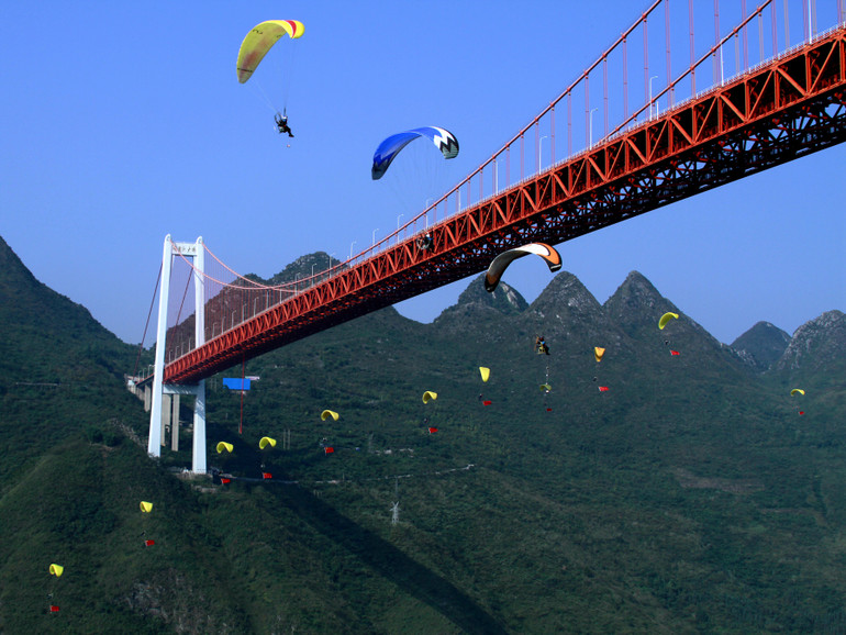 Đây là nơi tổ chức những cuộc thi nhảy dù lượn quy mô lớn.