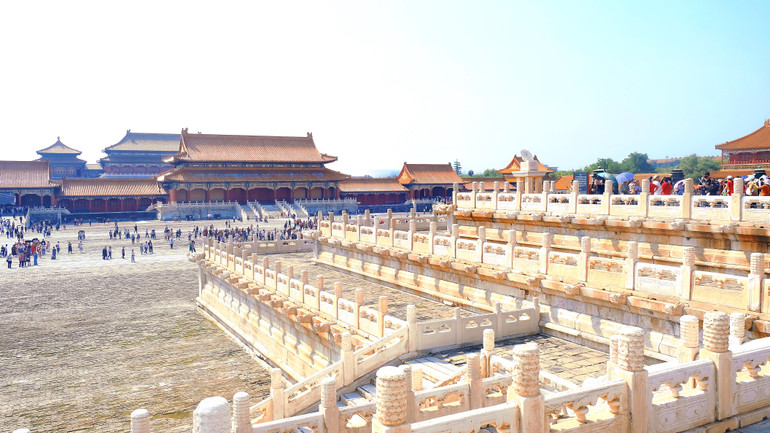 Một quần thể cung điện nguy nga, tráng lệ. (Ảnh: HỮU HƯNG)