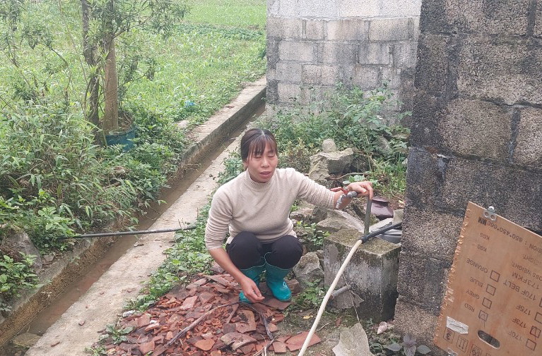 Người dân xóm Đà Vỹ bức xúc vì công trình nước sạch nông thôn không phát huy hiệu quả.