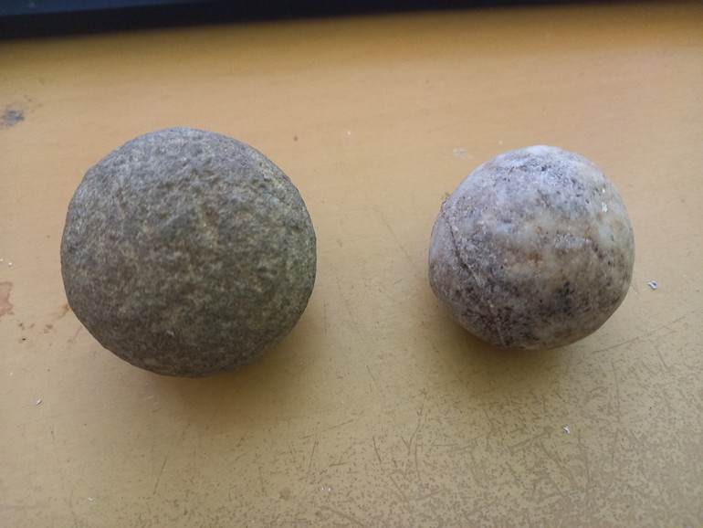 Những viên đạn súng thần công được tìm thấy tại khu vực Đền Vua Lê (Cao Bằng).