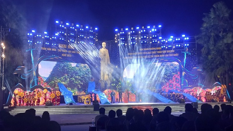 Chương trình nghệ thuật mang đậm bản sắc văn hóa các dân tộc tỉnh Cao Bằng.