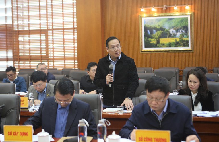 Đại biểu phát biểu ý kiến thảo luận.