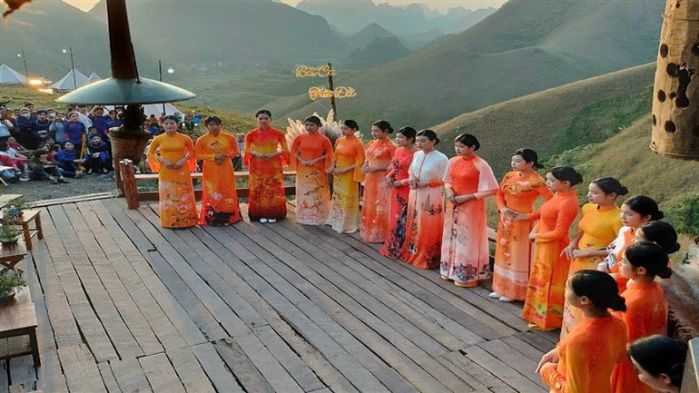 Chương trình nghệ thuật "Bài ca trên Đồi", quảng bá đồi cỏ Ba Quáng.