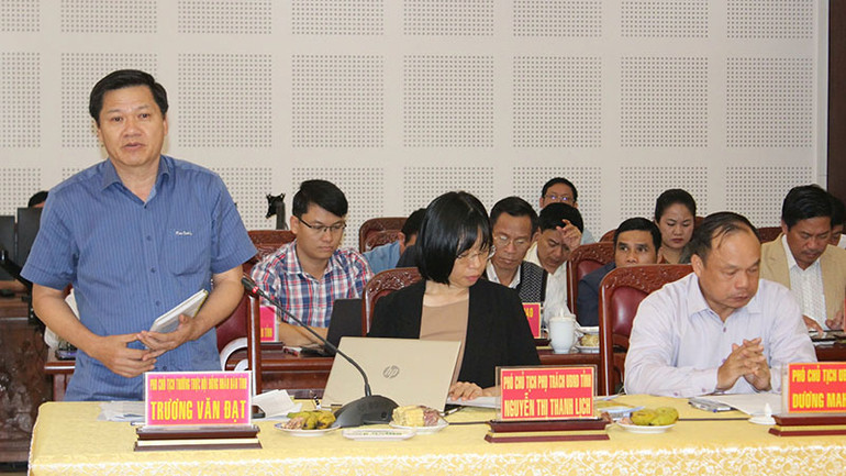 Đại biểu tham gia ý kiến tại buổi làm việc.