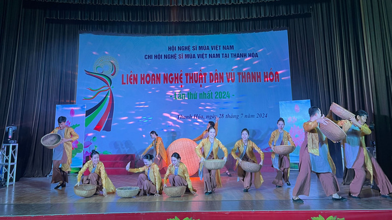 "Tình quê", biên đạo: Bảo Yến-Tuấn Khanh