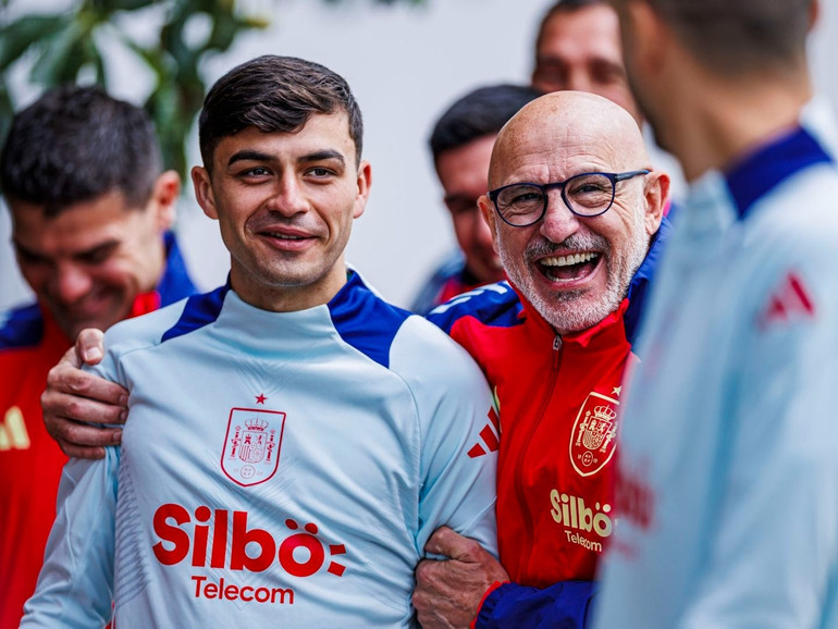 De la Fuente luôn tạo bầu không khí vui vẻ với các học trò. (Ảnh: Getty)