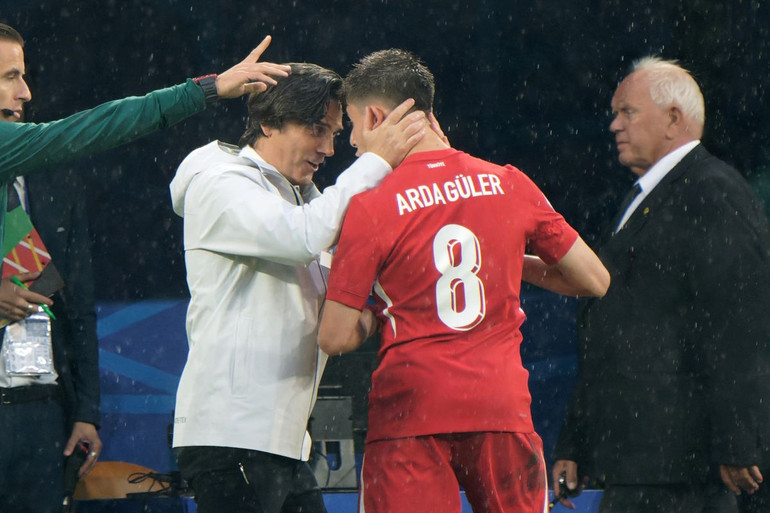 Vincenzo Montella vô cùng hài lòng về màn trình diễn của Guler. (Ảnh: Gettys) Vincenzo Montella vô cùng hài lòng về màn trình diễn của Guler. (Ảnh: Gettys)