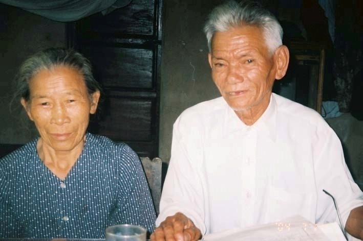 Vợ chồng ông Châu - bà Dĩnh (ảnh chụp năm 2004). Vợ chồng ông Châu - bà Dĩnh (ảnh chụp năm 2004).