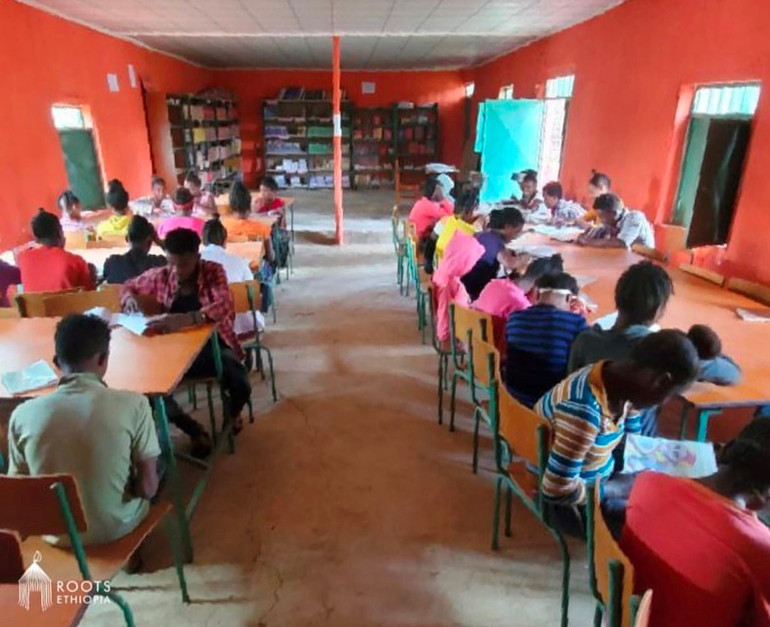 Jonah hợp tác với Roots Ethiopia xây dựng một thư viện ở các vùng nông thôn của Ethiopia, nhờ chính tiền lãi thu được.