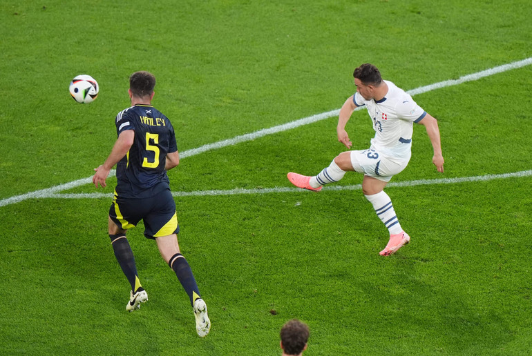 Shaqiri đáp lại sự tin tưởng của Murat Yakin với bàn thắng quý giá (Ảnh: Getty)