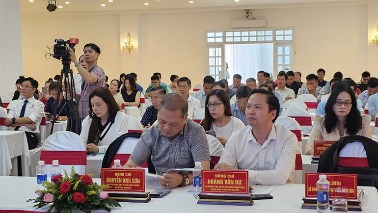 Các đại biểu tham dự Tọa đàm.