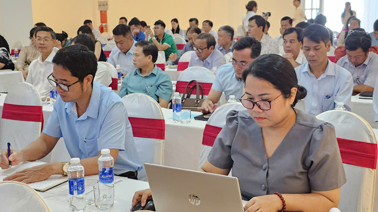 Tọa đàm là cơ hội để các nhà doanh nghiệp, quản lý cùng nhau chia sẻ kinh nghiệm biến tiềm năng thành lợi thế xuất khẩu nông sản.