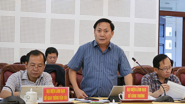 Đại diện các Sở, ngành trả lời phản hồi thông tin báo chí.