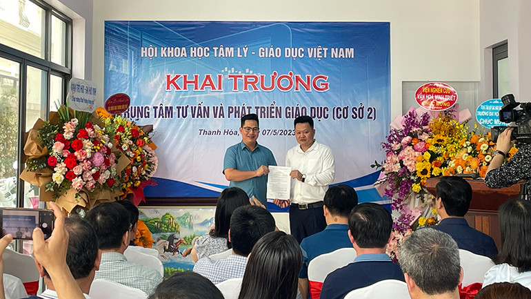 Bên cạnh các dịch vụ công hiện có, cần có thêm các dịch vụ tư nhân hỗ trợ xã hội và dịch vụ dự phòng nâng cao sức khỏe tâm thần.