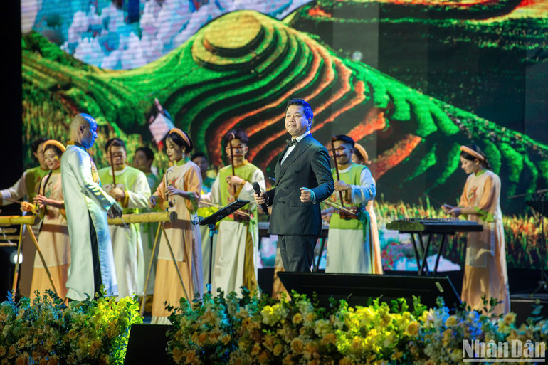 Tiết mục nghệ thuật biểu diễn tại chương trình.