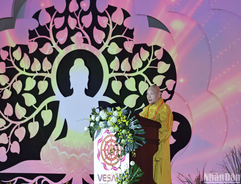 Trưởng lão Hòa thượng Thích Thiện Nhơn phát biểu tại Đại lễ. Trưởng lão Hòa thượng Thích Thiện Nhơn phát biểu tại Đại lễ.