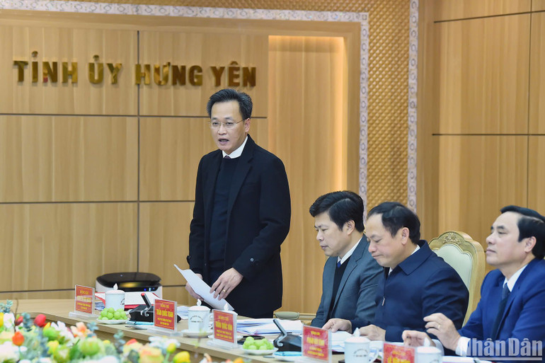 Bí thư Tỉnh ủy Hưng Yên Nguyễn Hữu Nghĩa phát biểu tại hội nghị.