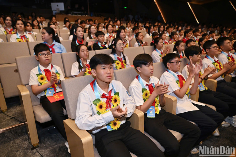 Đại biểu cháu ngoan Bác Hồ tiêu biểu. Đại biểu cháu ngoan Bác Hồ tiêu biểu.