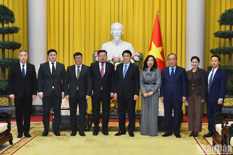 Các đại biểu tham dự cuộc tiếp. Các đại biểu tham dự cuộc tiếp.