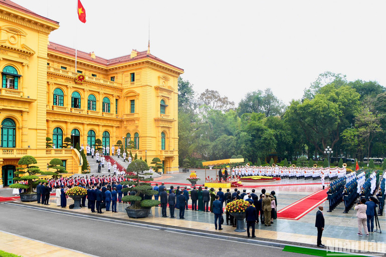 Toàn cảnh Lễ đón. Toàn cảnh Lễ đón.