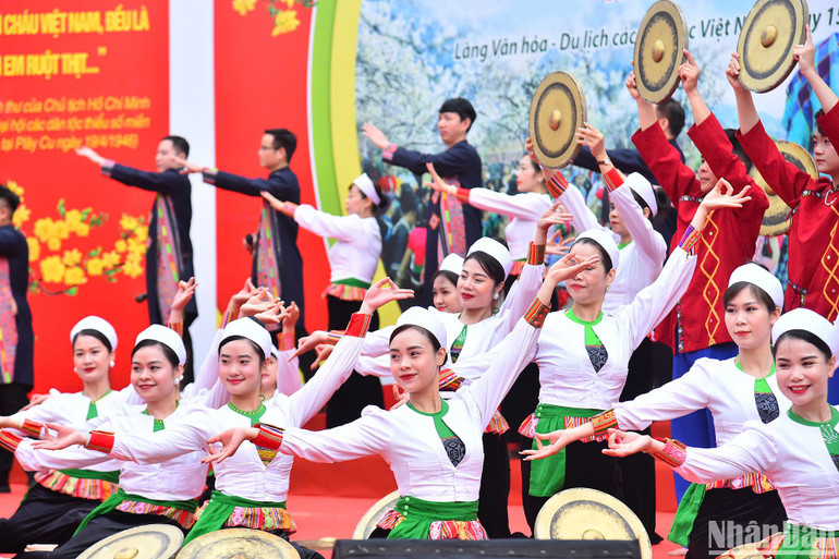 Hoạt động văn hóa đặc sắc tại lễ hội. Hoạt động văn hóa đặc sắc tại lễ hội.