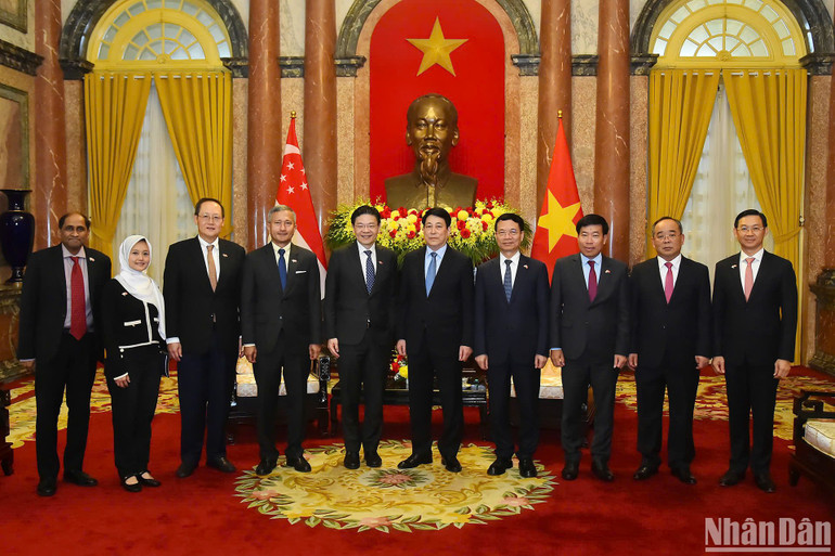 Chủ tịch nước Lương Cường, Thủ tướng Singapore Lawrence Wong và các đại biểu tại buổi hội kiến.