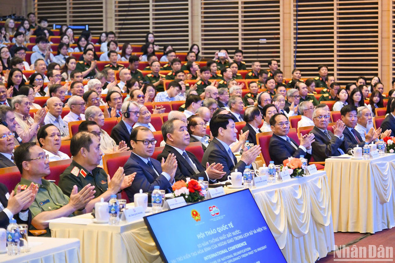 Đông đảo các đồng chí lãnh đạo, các nhân chứng, nhà khoa học dự hội thảo. (Ảnh: Thủy Nguyên) Đông đảo các đồng chí lãnh đạo, các nhân chứng, nhà khoa học dự hội thảo. (Ảnh: Thủy Nguyên)