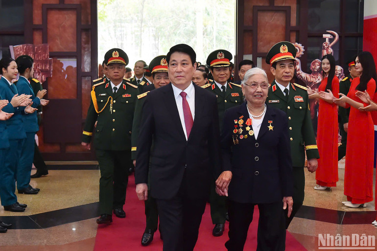 Chủ tịch nước Lương Cường và các đại biểu tham dự buổi lễ.