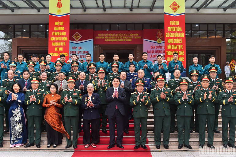 Chủ tịch nước Lương Cường và các đại biểu tham dự buổi lễ.