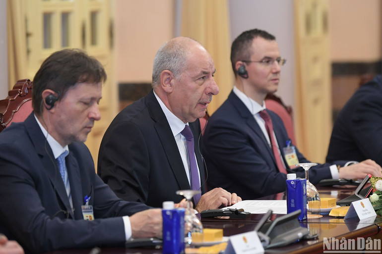 Tổng thống Hungary phát biểu tại hội đàm.