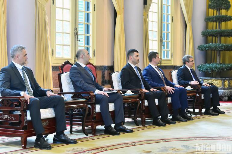 Các đại biểu Azerbaijan tham dự buổi tiếp.